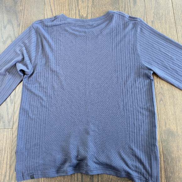 Lululemon Navy Long Sleeve Crop - Picture 6 of 7